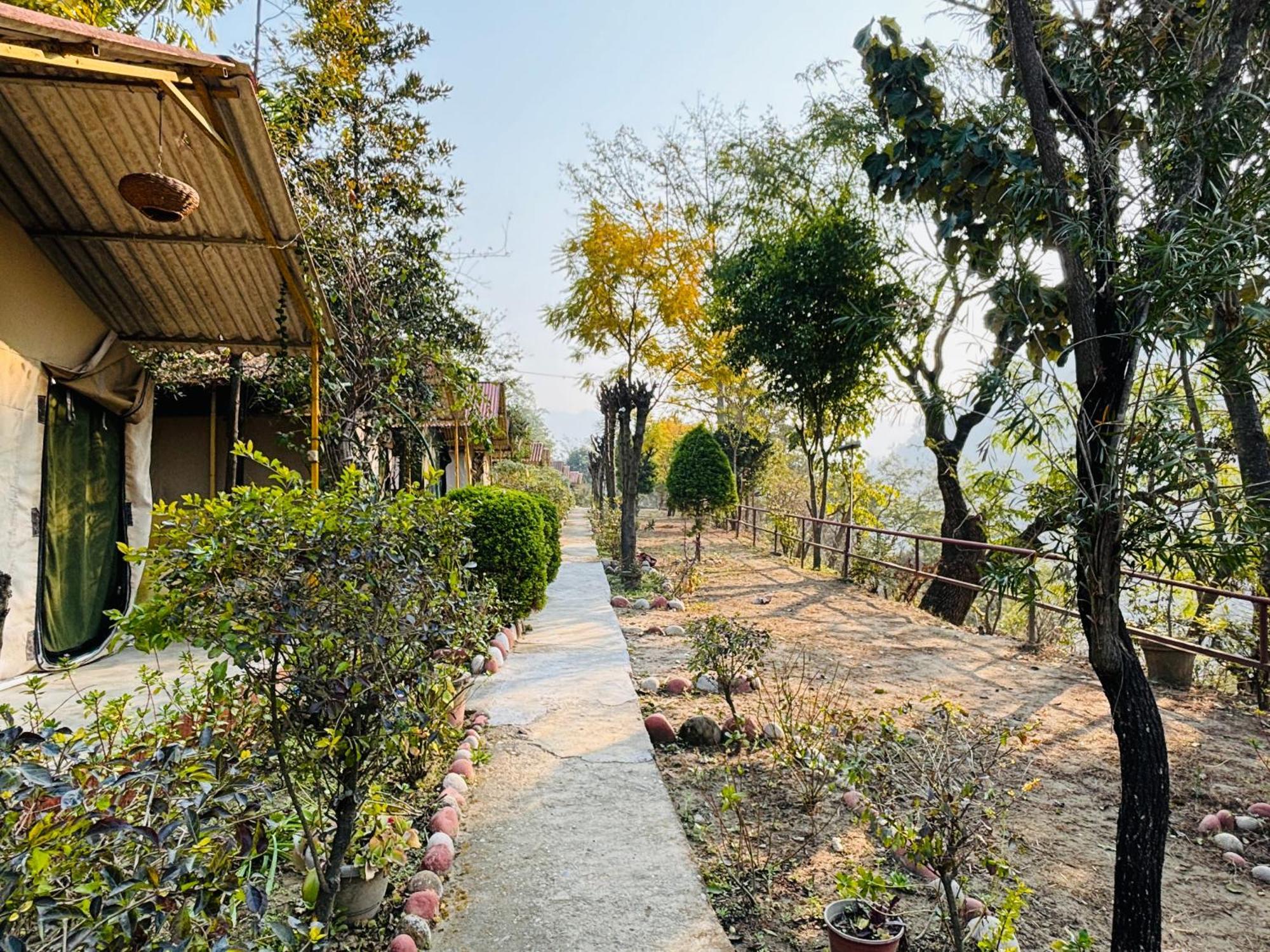Отель Camp High 5 Jayalgarh Dangchura Экстерьер фото